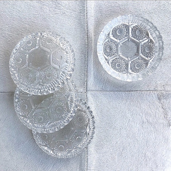 Vintage | 4" Glass Ashtray, Italy - Picture 2 of 13